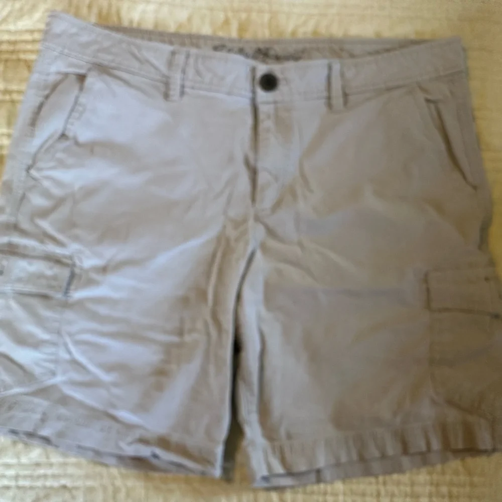 Eddie Bauer Women’s Tan Cargo Shorts size 12